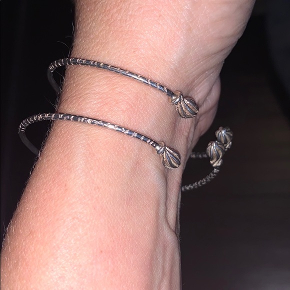 TWO STERLING SILVER DAINTY BRACELETS - Picture 3 of 7